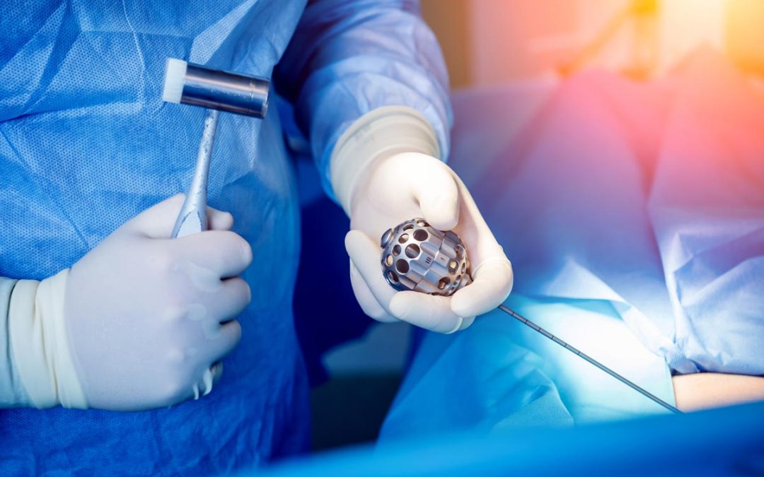 Surgeon performs endoscopic discectomy